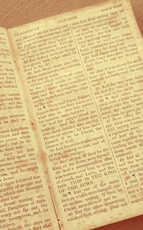 English Bible Luke 23 (Yellow-Orange)